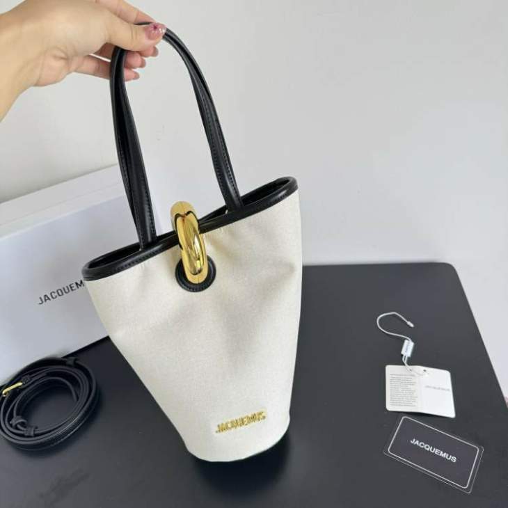 Picture of Jacquemus Handbags _SKUfw204494677fw